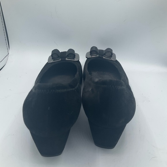 “RUSSELL & BROMLEY” for “STUART WEITZMAN” Black Bow Front Suede Heeled Shoes. - Picture 7 of 14